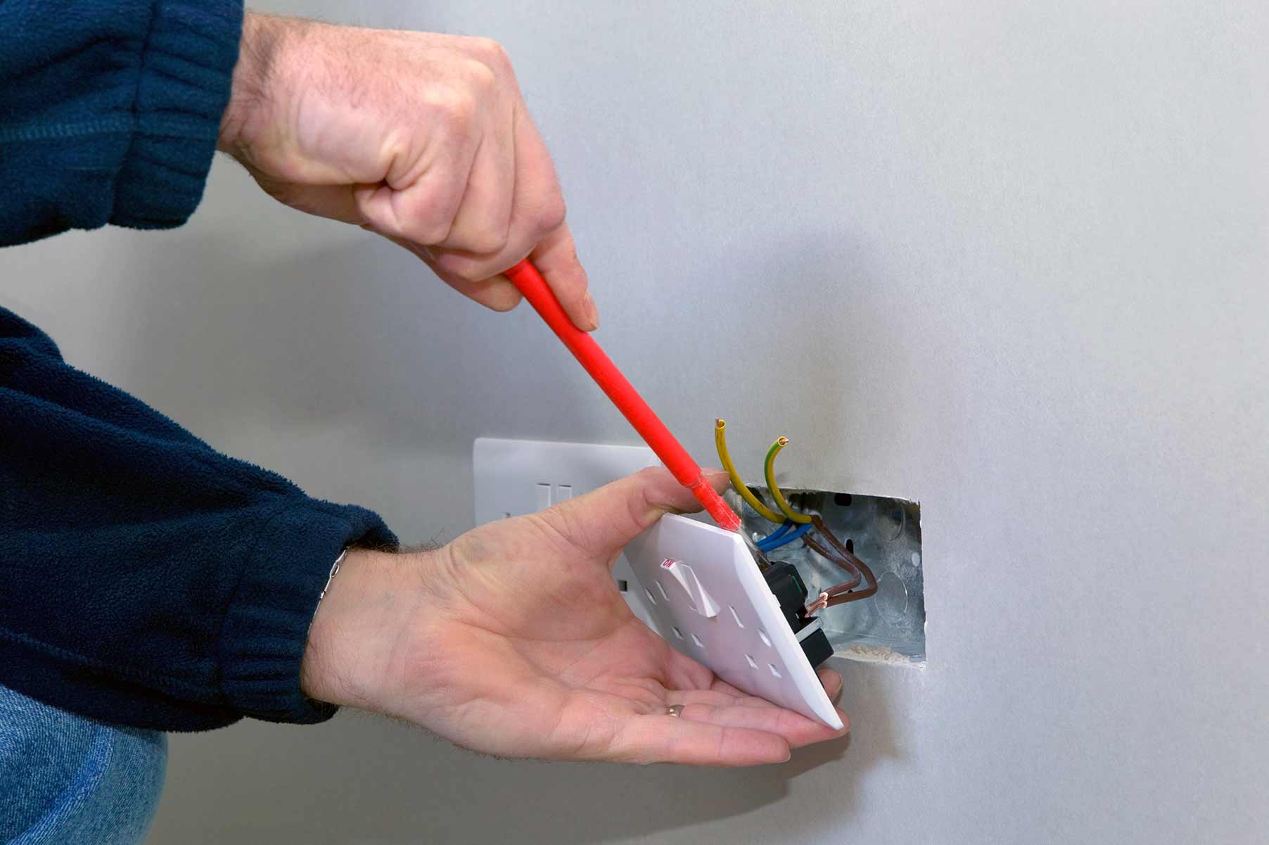 Our electricians can install plug sockets for domestic and commercial proeprties in Horsforth and the local area. 